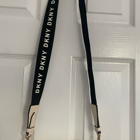 Off white cross body DKNY - Picture 1 of 2